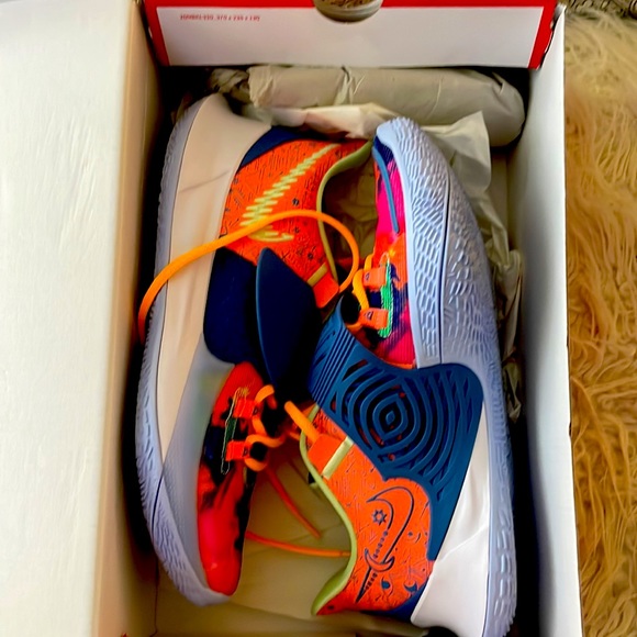 Kyrie Low 3 Atomic Pink/Stone Blue - Picture 5 of 12